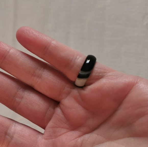 Black & White Glass Ring - Picture 4 of 5